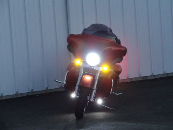 DSC02677
6K HID 35W on low, CUSTOM DYNAMICS marker/turn signals &amp; 6K LED road lights under floor boards.