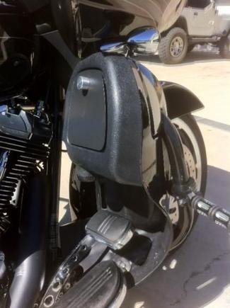 lowers magnetic glove box doors
