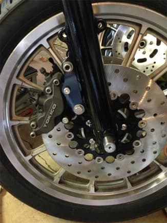 2000 FXD wheel, 2002 GSXR-750 calipers, Harley (Suntour) floating rotors, 2000 axle, 1/4&quot; and 1/2&quot; spacers.