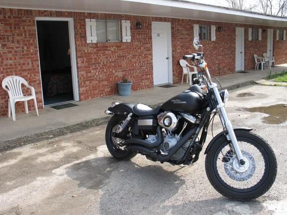 Got back to the motel room in time for the bike show to begin.cleaned up the bike and got it presentable.  I dig that little motel.  Nice little rooms with a fridge and microwave  cable television.  Half a block from the only bar in town.  Good times!