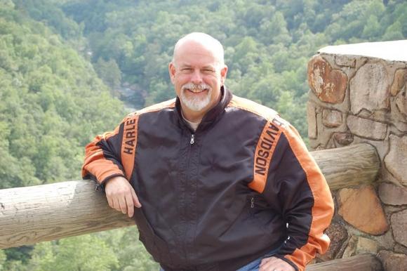 Little River Canyon (in extreme NE AL)
Hotshot chillin' by the overlook.