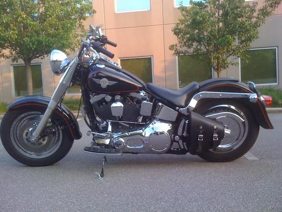 left side w/ Leatherworks swingarm bag