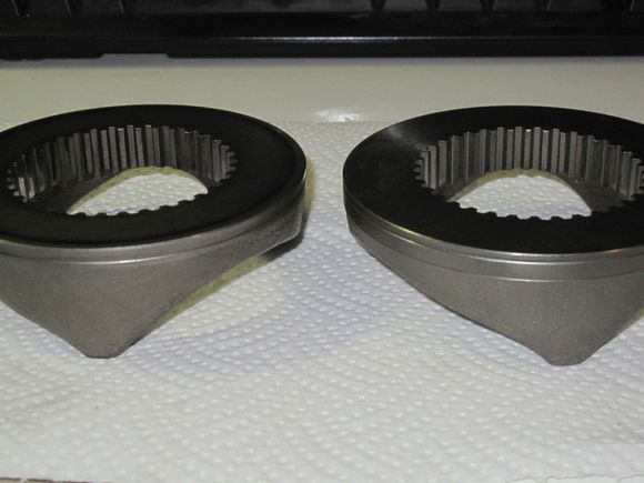 Sliding cam on the right has the groove. Sliding cam on the left, does not have the groove.