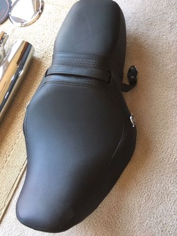 2005 road king seat