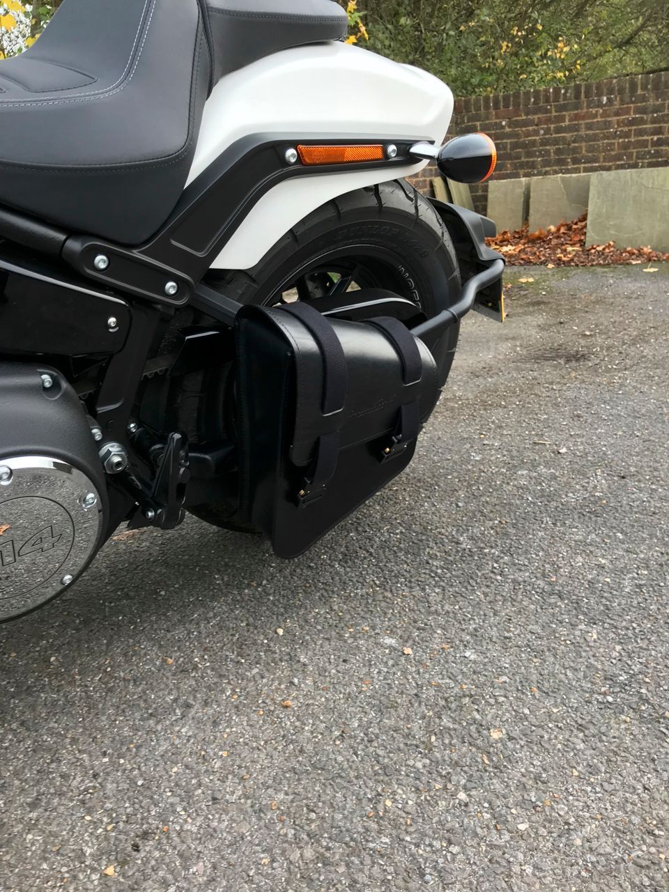 2018 fat bob swingarm bag