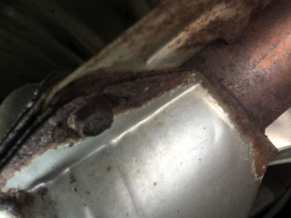 Heat shield screw left front