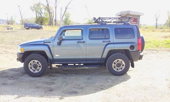 Happy Hummer H3 at the Mississippi river in Iowa 102717
