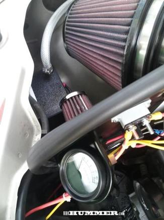 Amp gauge monitors load HHO generator is pulling from the Hummer's electrical system.