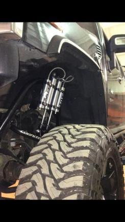 Cognito dual hoop kit with Fox shocks.
