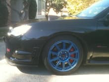 blue rims red calipers