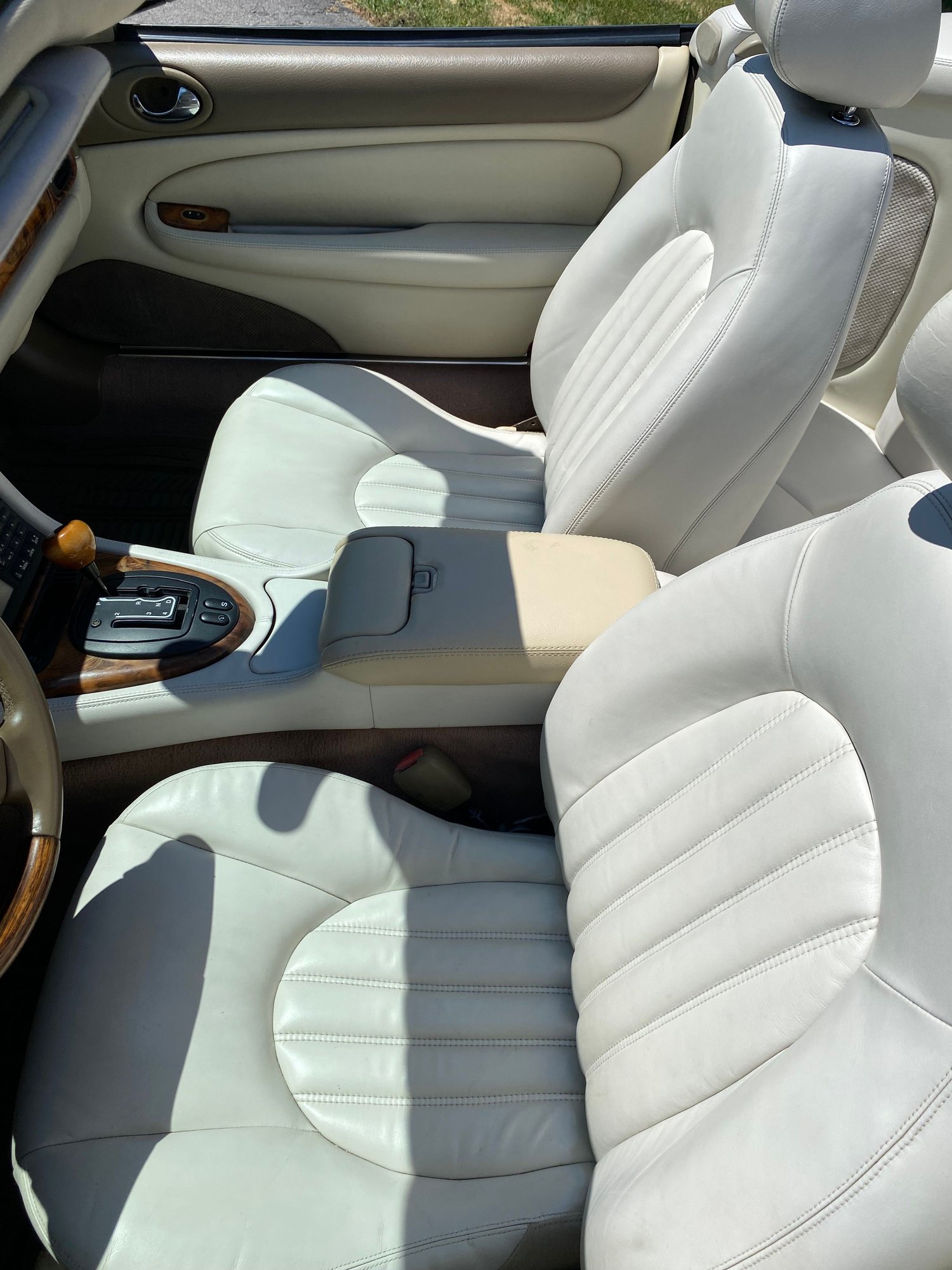 2002 Jaguar XK8 - 2002 XK8 convertible in sapphire blue with ivory seats. Belleville Ontario - Used - VIN sajfa42c62na29521 - 159,586 Miles - 8 cyl - 2WD - Automatic - Convertible - Blue - Belleville, ON K8N4Z4, Canada