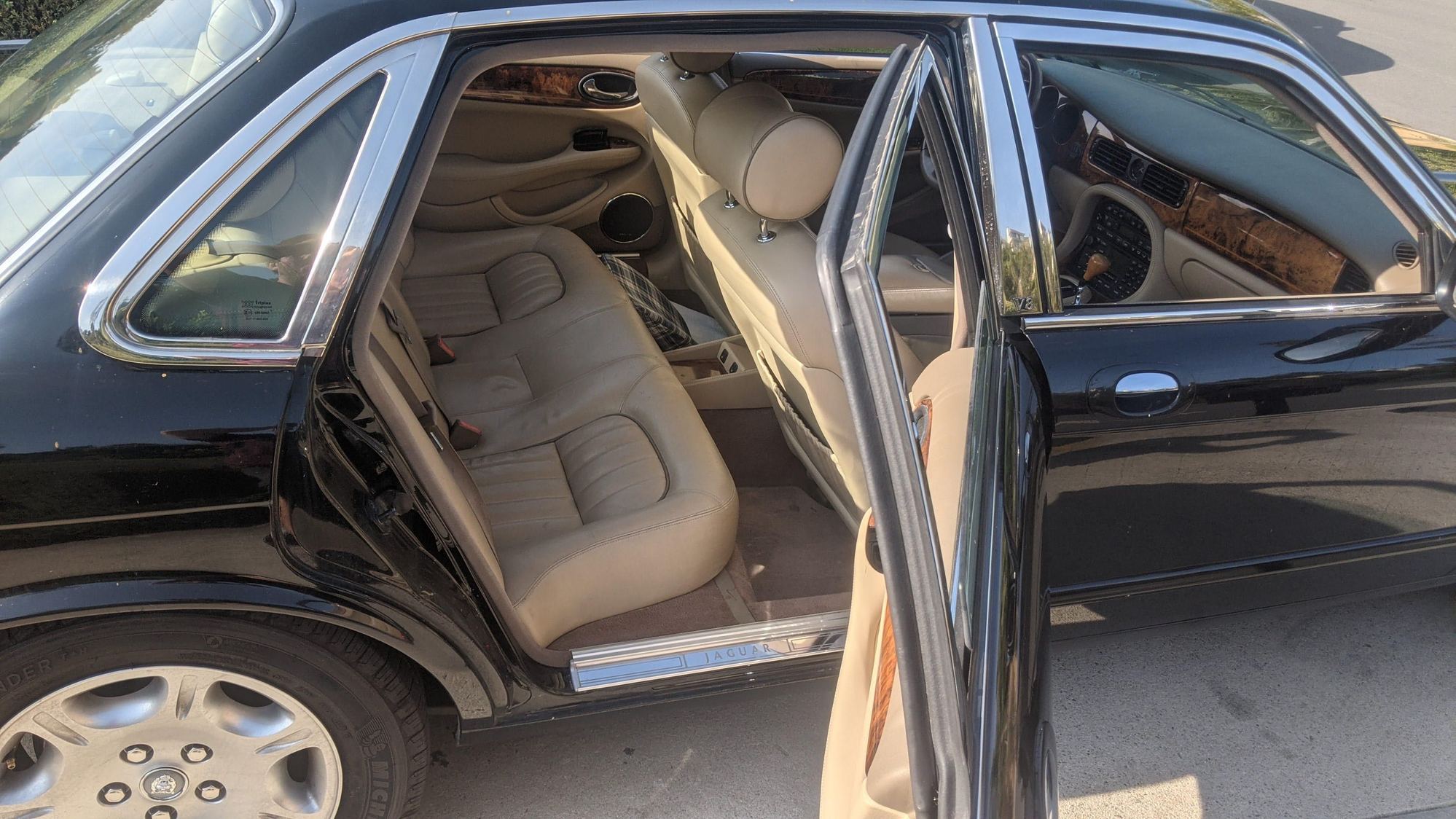 2003 Jaguar XJ8 - 2003 XJ8 4 Door Sedan - Used - VIN SAJDA14C83LF58761 - 8 cyl - 2WD - Automatic - Sedan - Black - San Diego, CA 92124, United States