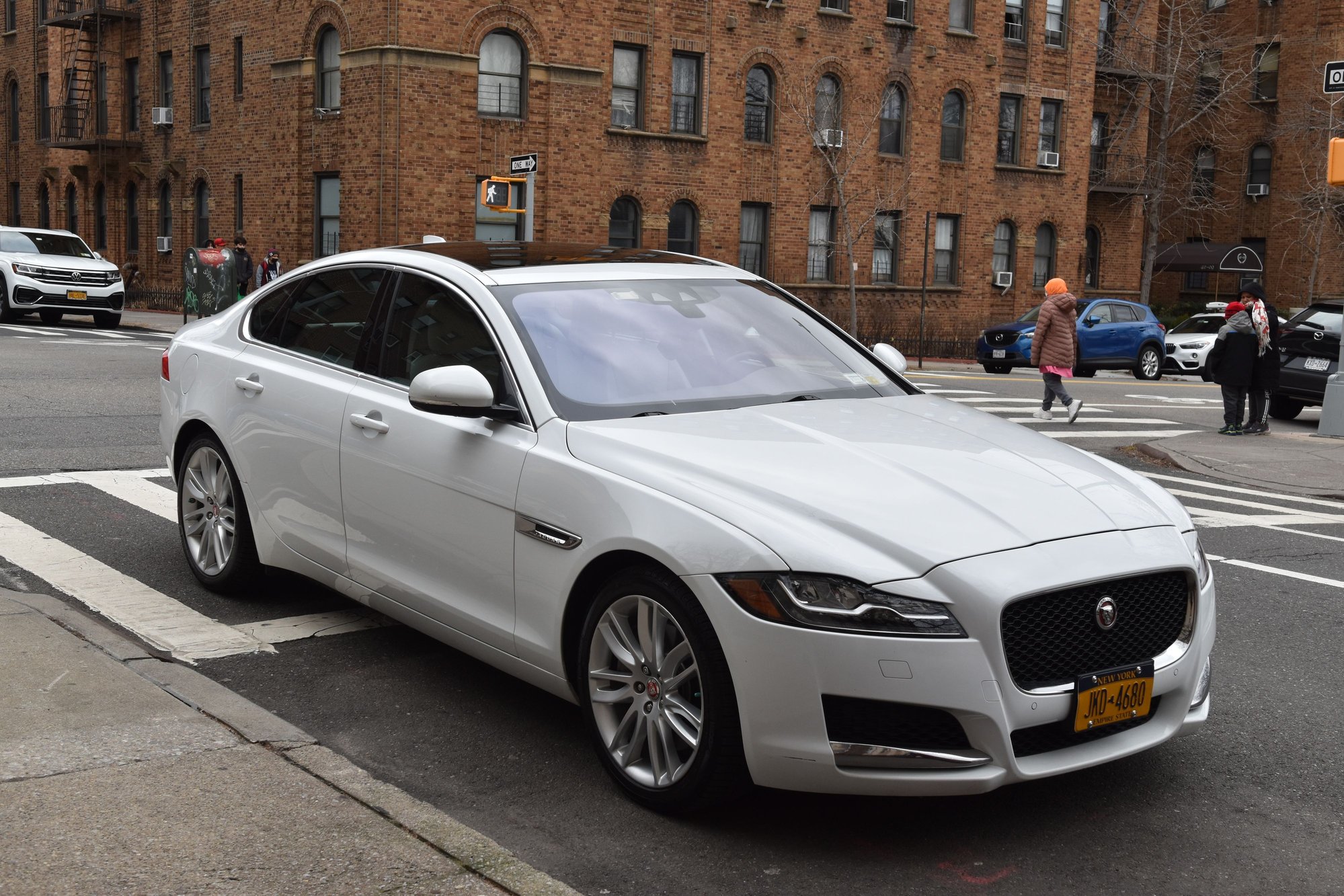 2017 Jaguar XF - 2017 XF in excellent condition - Used - VIN SAJBE4BV6HCY33727 - 65,000 Miles - 6 cyl - 2WD - Automatic - Sedan - White - Sunnyside, NY 11104, United States