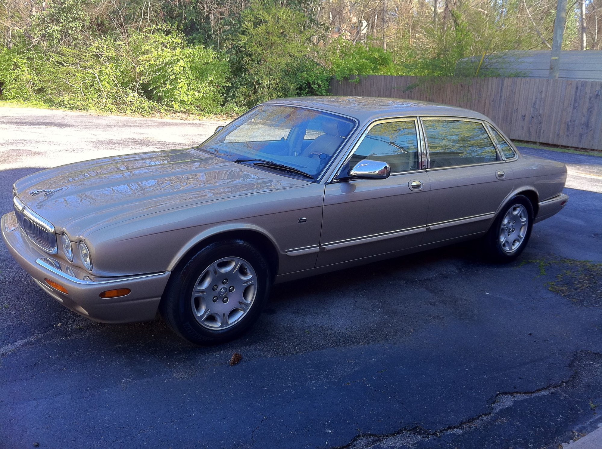 2002 Jaguar Vanden Plas - Reluctantly must find my girl a new home - Used - VIN SAJDA24C72LF44502 - 8 cyl - 2WD - Automatic - Sedan - Gold - Nashville, TN 37214, United States