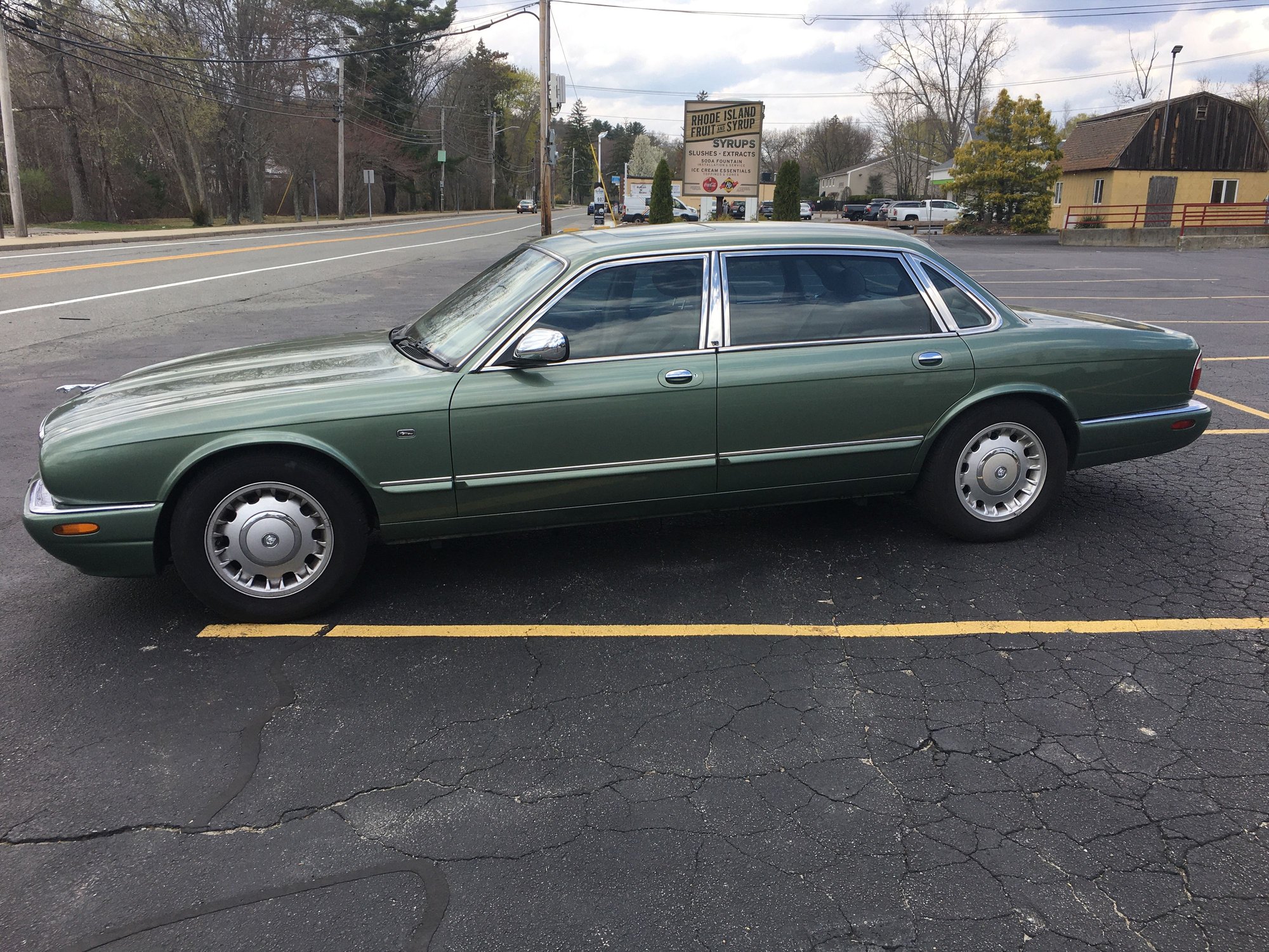2000 Jaguar Vanden Plas - 2000 Vandam Plas - Used - VIN SAJDA24C2YLF17944 - 96,099 Miles - 8 cyl - 2WD - Automatic - Sedan - Other - Smithfield, RI 02917, United States