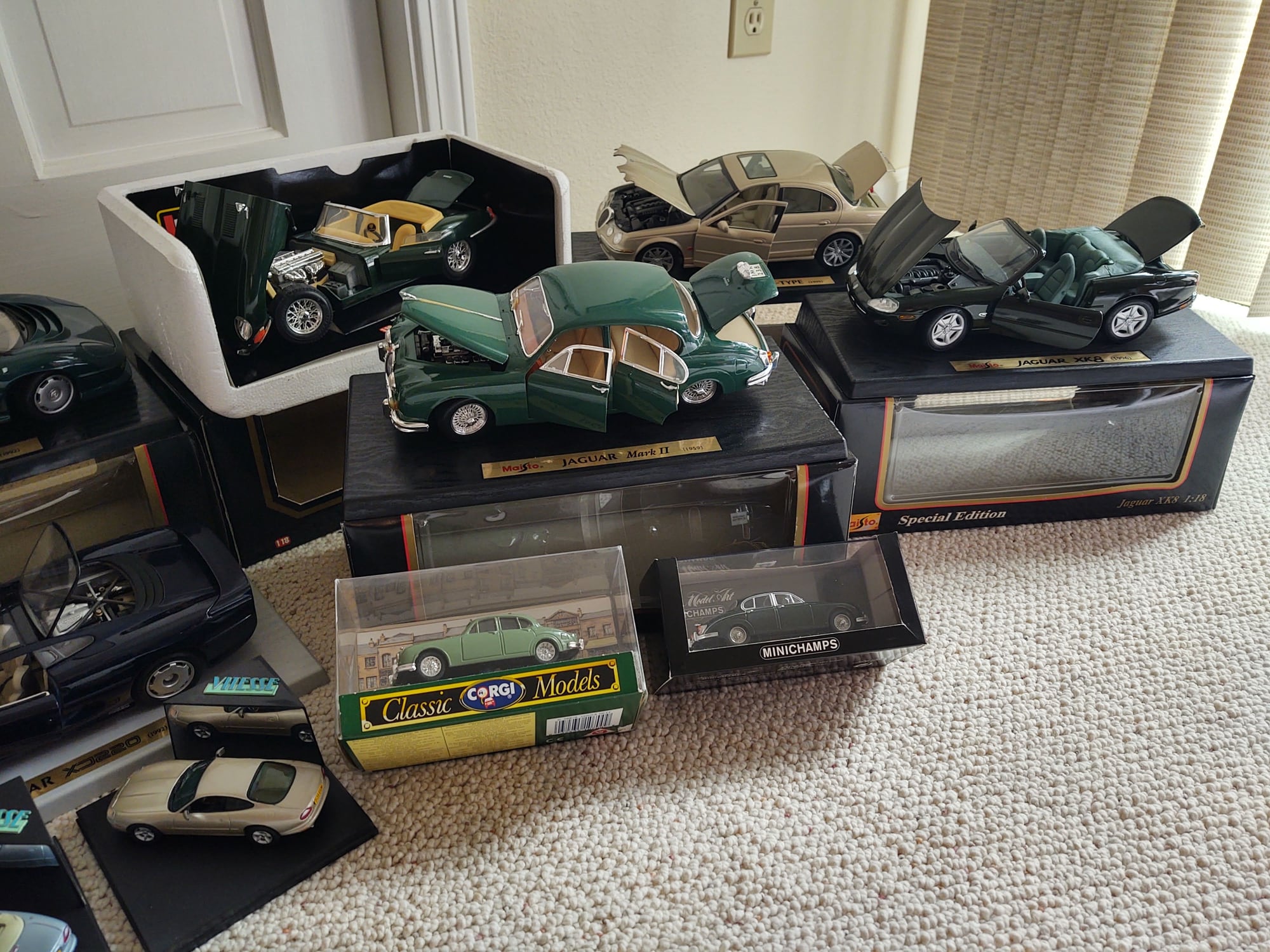 Miscellaneous - Jaguar Diecast Models, Reference Book Collection - Make Offer - Used - 1948 to 2000 Jaguar All Models - San Diego, CA 92122, United States