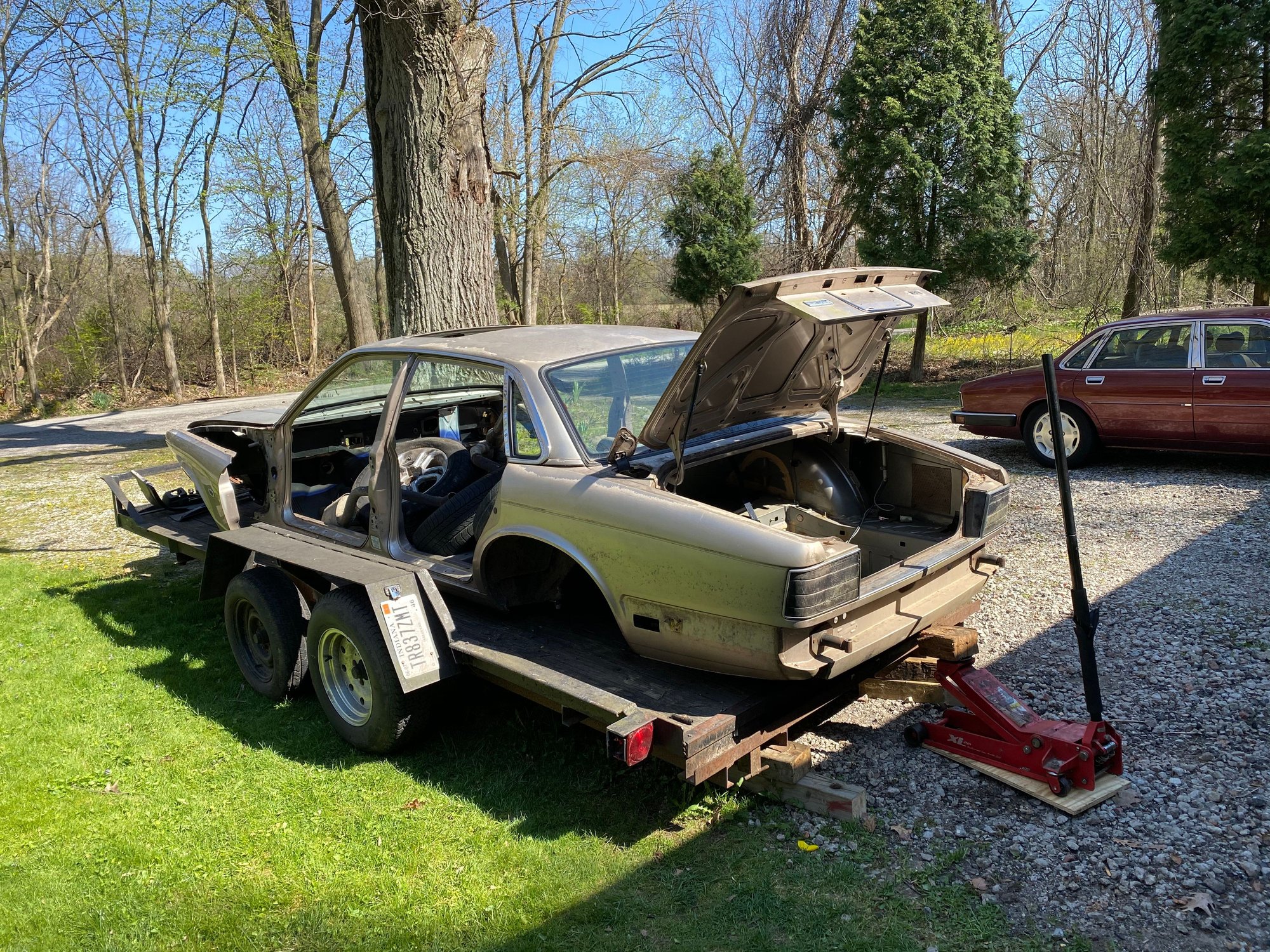 Engine - Intake/Fuel - 1994 xj12 fuel rail, remaining body parts - Used - 1993 to 1994 Jaguar XJ12 - Michigan City, IN 46360, United States