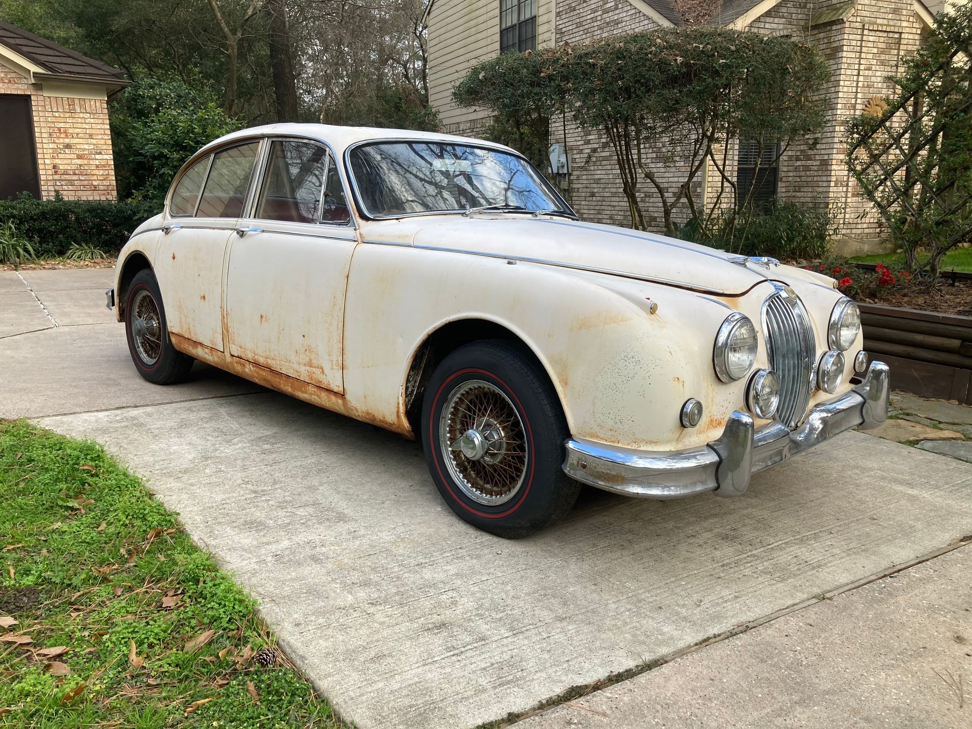 1961 Jaguar 3.8 - Rare 1961 Jaguar Mk2 3.8 MoD wire wheels with factory steel sunroof - Bring a Trailer - Used - VIN 217872DN - 88,000 Miles - 6 cyl - 2WD - Manual - Sedan - White - The Woodlands, TX 77381, United States