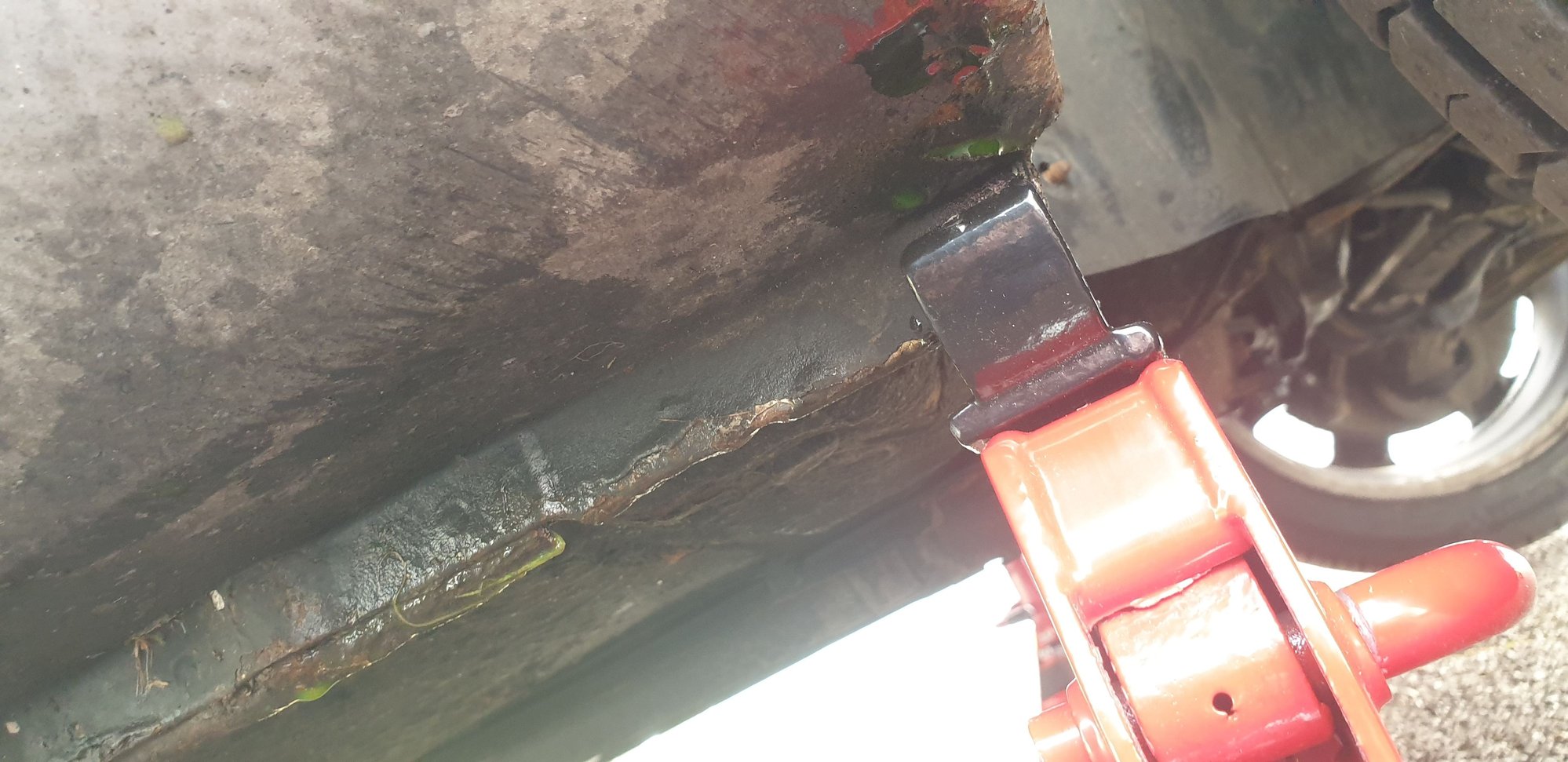 This is the OSF sill. (The axle stand wouldnt push back any further and my trolley jack won't go any higher in case youre wondering)