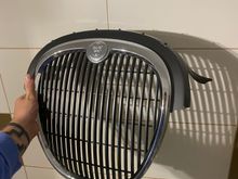 This is the facelift grille. (One arm broken, got it for cheap) Ive cut off the horisontal lines and chromed the vertical, also painted black the sides