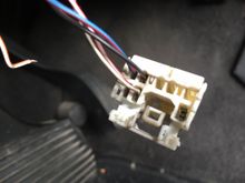 It was quite a challenge to get the pin out from the plug...