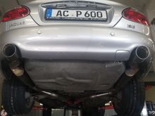 Cat back custom exhaust: 2.25" pipes, X-pipe, 2 red Magnaflow glasspacks, 2 Magnaflow XL mufflers, 100mm doublesided tips. Sound iz amazing, especially cold start, idle and up to approx 2500rpm, then pretty quite, no drone at all