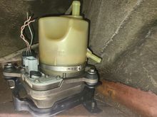 pic taken before i made the hoses. the high pressure outlet is not visible, it is just below and around from the return hose fitting. The big plug socket is for the 6 gauge wiring.