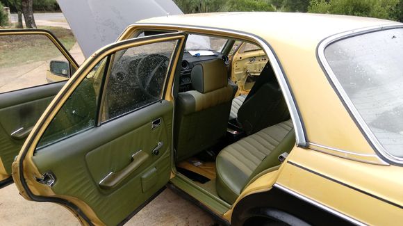 But the merc has some charm to it including a green interior, its yellow and black, it was used by german police in the 80s, and the vin is wbd12312312321993 and that is verified