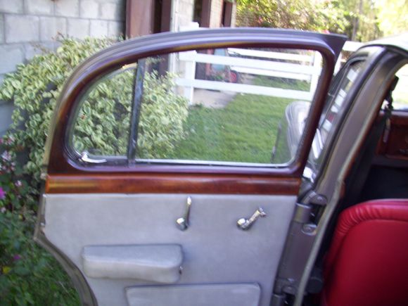 Left rear window with surround above the rail