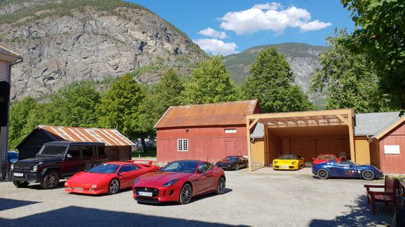 More of his cars on the Hotel parking lot.