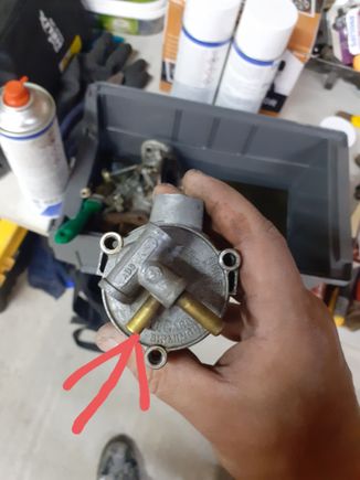 The pipe from right upper is for fuel in and another from left? 