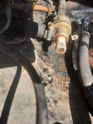 yeah so this is why i couldnt pull fuel from right tank, fine with me stay clogged for now