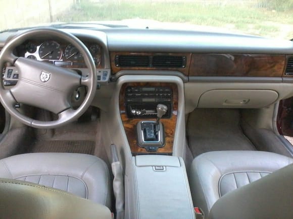 Oatmeal/Antelope leather interior.