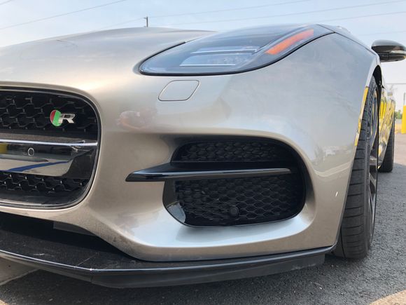 Painted front spoiler and vent bar thingys