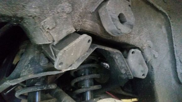 Pretty much just these two brackets each side hold the cradle in place!