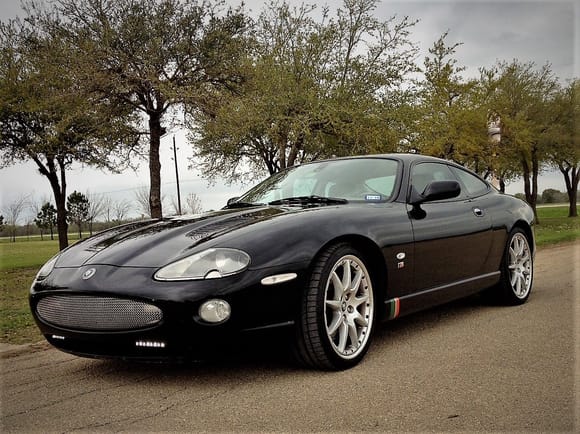   2005 Jaguar XKR Coupe  -  Onyz/Ivory