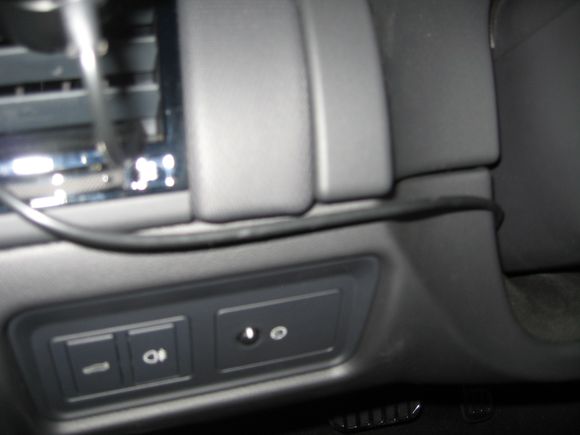 Cable route from holder into steering column space