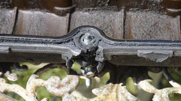 This shows the worst of the galvanic corrosion self-destruction