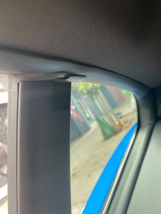 This side has it. Screw not exposed 