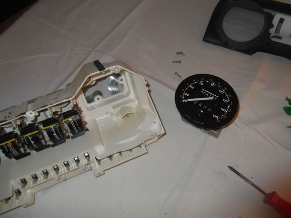 Cluster white part off the black front part reveals the green filters