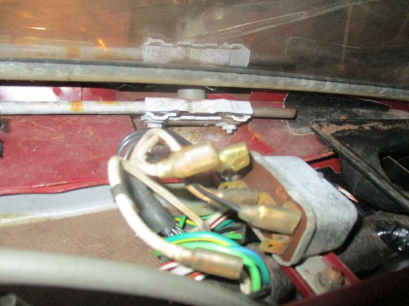 Relais on top of dash