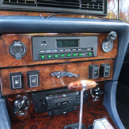 veneer on dash console, including ski ramp, with USB and 12v receptacle
