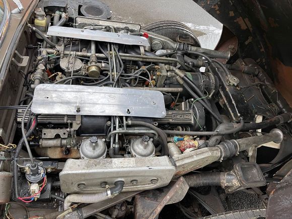 Someone on the auction site noticed the valve covers are from a 1971 motor. Maybe it's a 71 motor? 