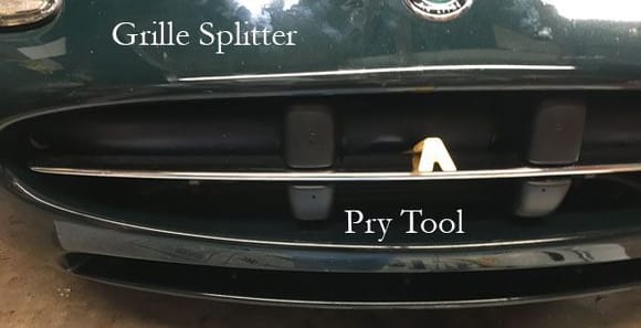 Illustration of the grille splitter (with pry tool in place)