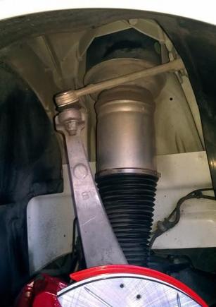 The R/F Shock only leaks in cold wx, can't locate were the leak is. Found it, leaking at the top mount.