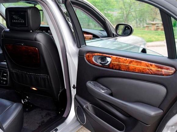 2005 XJ8 VDP Platinum/Black