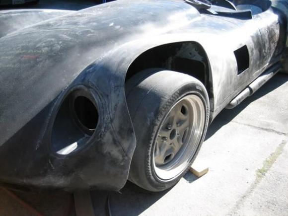 5
The sawsall made making tire clearance a piece of cake - just didn't really look all that great...