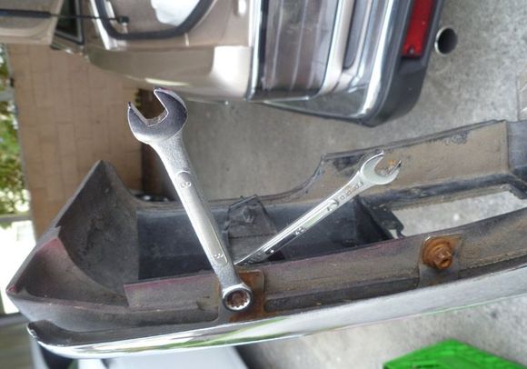 Bolt head is 7mm, Nut is 8mm!