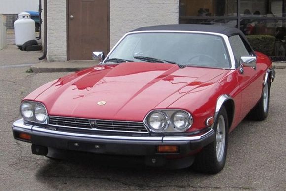 XJ-S with '69 camaro style power bulge.
photochopped.