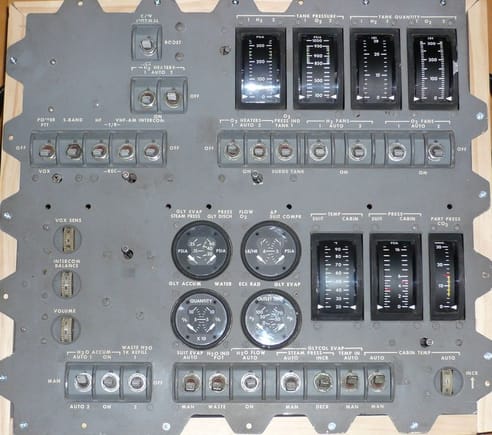 The C02 pressure gauge, bottom right
